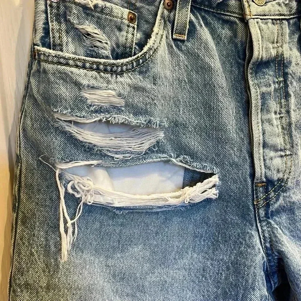 Levis 501 Women’s Cut Off Jeans Shorts Distressed Button Fly Sz 28 Light Wash 5”
